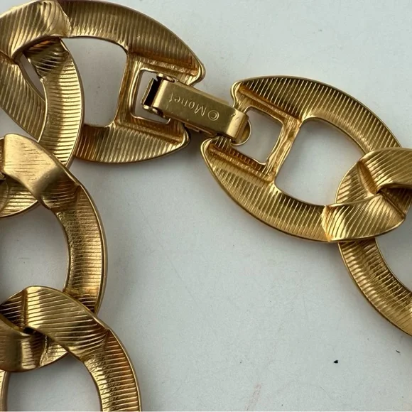 Vintage Monet Signed Matte Goldtone Flat Chain Link Bracelet 7 3/4” - Picture 4 of 4
